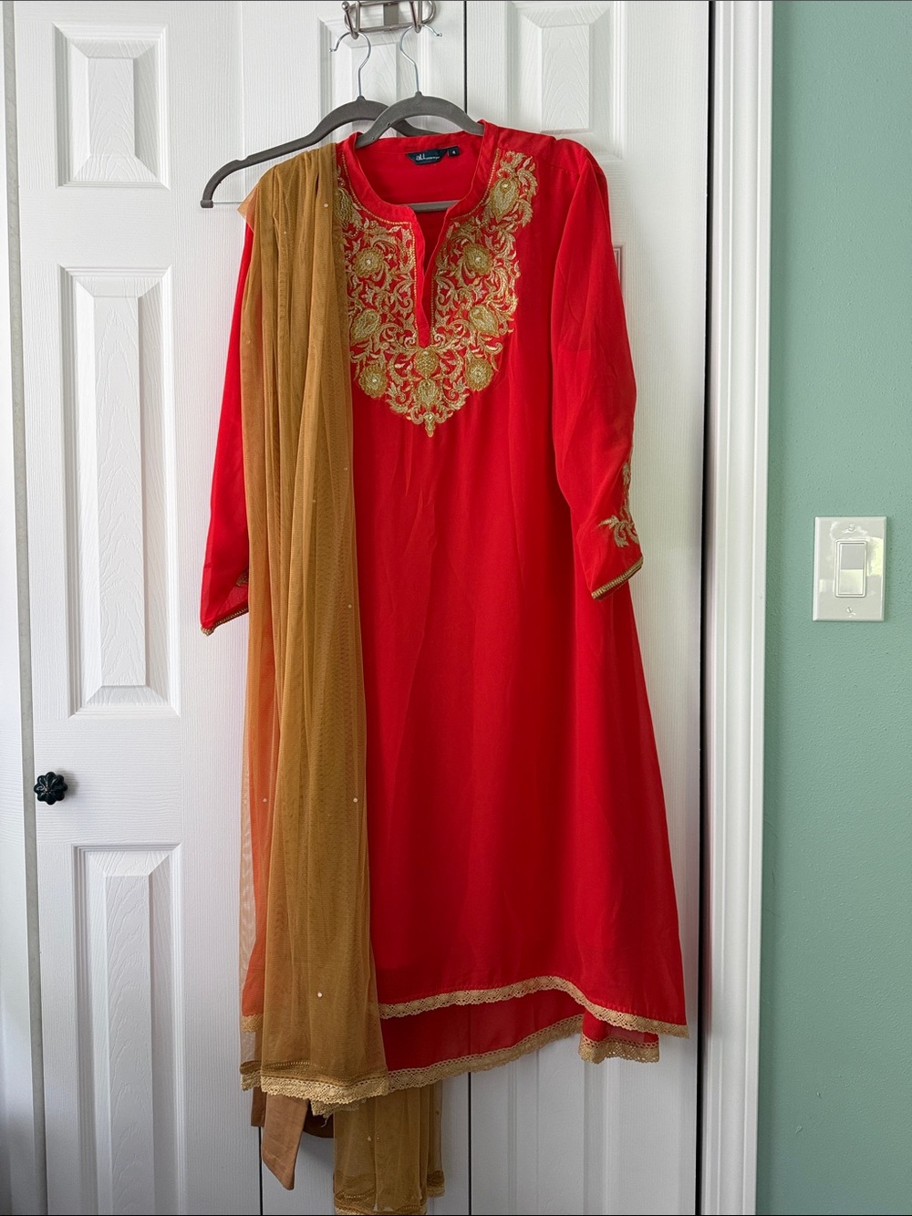 Women’s Kurta top and pants - Red Embroidered Kurta Set with Gold Dupatta